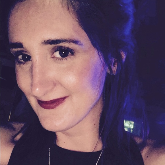 Meet your Posher, Jennifer - Picture 1 of 1